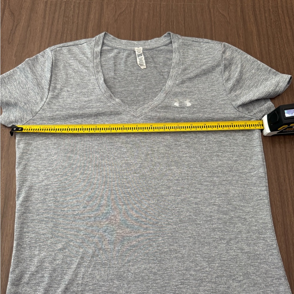 Under Armour T Shirt Women’s Small Gray HeatGear Semi Fitted V Neck Short Sleeve - Picture 6 of 8